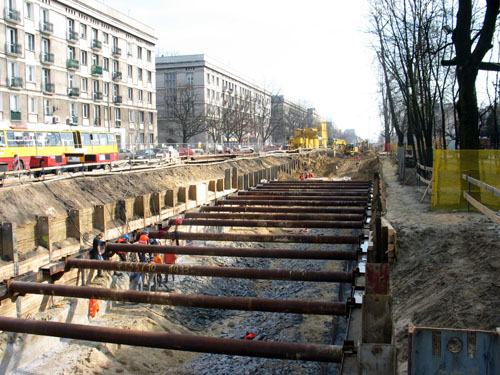 Ścianka berlińska, ścianka szczelinowa i rozpory. Budowa tunelu szlakowego