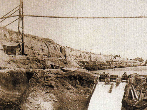 Wpuszczenie wody do Kanału od strony Zatoki Sarońskiej 1890 r.