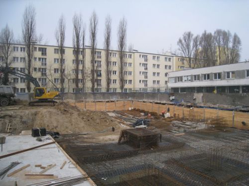 Budowa realizowana w otoczeniu obudowy berlińskiej